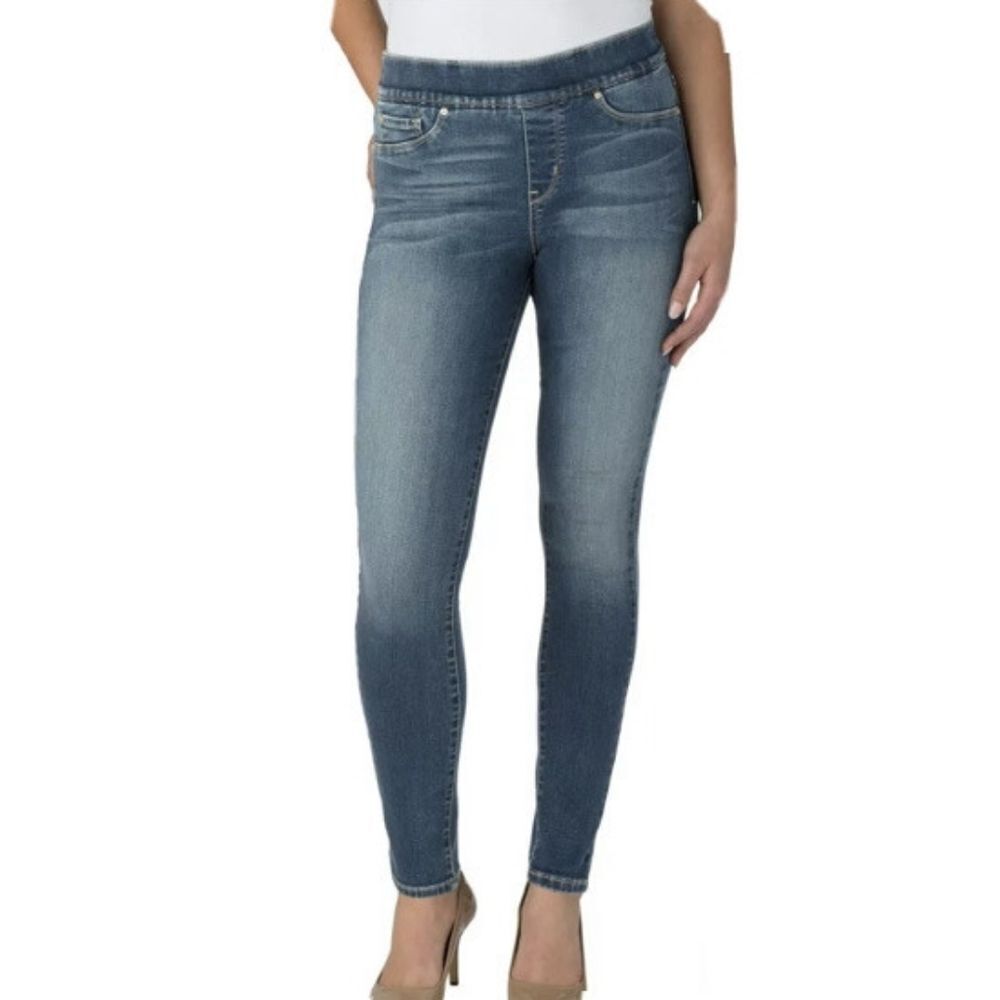 Signature by Levi Strauss & Co. Gold Label Women's Totally Shaping Pull-on jeans